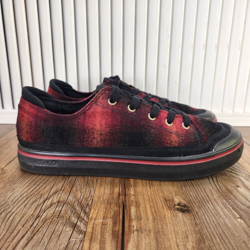 Keen Elsa IV Sneakers Womens Size 10 Red Black Buffalo Plaid Wool Flannel Shoes